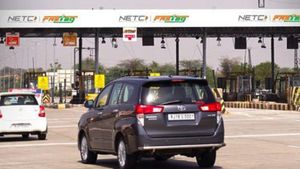 ₹1000 ഫാസ്ടാഗ് റീചാര്‍ജ് ഫ്രീയായി വേണോ? ഹൈവേകളില്‍ ഇതിന്റെ ഫോട്ടോ എടുത്ത് അയച്ചാല്‍ മതി