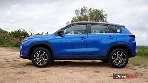 ഇന്നോവയല്ല, ടൊയോട്ട ഷോറൂമിലെത്തുന്നവര്‍ക്ക് 27KM മൈലേജുളള ഈ എസ്‌യുവി മതി! ഈ വിലക്ക് കിട്ടുമ്പോള്‍ സ്വാഭാവികം