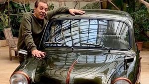 65 വര്‍ഷം പഴക്കമുള്ള ഫിയറ്റ് 1100 കുട്ടപ്പനാക്കി കൊണ്ടുനടന്ന ധര്‍മേന്ദ്ര! ആദ്യ കാറാണെന്നതല്ല കേട്ടോ കാരണം...