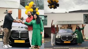 ജോസ് ആലുക്കാസ് മുറ്റത്തേക്ക് പുതിയ ലക്ഷ്വറി കാർ, വാങ്ങിയത് 2 കോടിക്ക് മുകളിൽ വില വരുന്ന സെഡാൻ