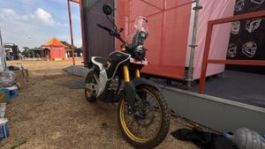 ഇനി 'ഹിം-ഇ'യുടെ കാലമല്ലേ... ഹിമാലയന്‍ ഇലക്ട്രിക് പ്രദര്‍ശിപ്പിച്ച് എന്‍ഫീല്‍ഡ്, ചാര്‍ജായി യൂത്ത്