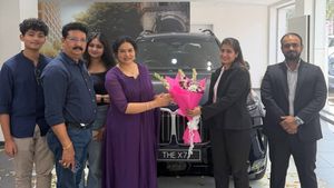 പടം പിടിച്ച് കിടപ്പാടം പോയത് പഴയ കഥ, 1.50 കോടിയുടെ എസ്‌യുവി സ്വന്തമാക്കി പ്രൊഡ്യൂസർ 'നായിക'!