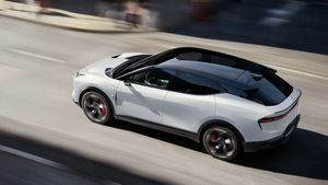 ഹൈബ്രിഡിലേക്ക് വഴിതിരിച്ച് ലോട്ടസ്! 2026-ൽ എലെട്രെയമായി പുതിയ അധ്യായം തുറക്കും