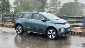 ഇവികളിലെ റോൾസ് റോയ്സോ എംജി വിൻഡ്സർ! ബിസിനസ് ക്ലാസിന് സമാനമോ യാത്ര, റിവ്യു വായിക്കാം