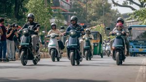 സിംഗിൾ ചാർജിൽ 320 കിലോമീറ്റർ റേഞ്ച്, ഭാരതം കാത്തിരുന്ന ഇലക്‌ട്രിക് സ്‌കൂട്ടറിൻ്റെ ഡെലിവറി തുടങ്ങിയേ...