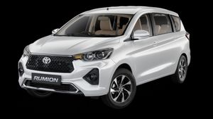 7 പേര്‍ക്ക് വരെ കയറാവുന്ന ടൊയോട്ട, ഇന്നോവയല്ല! 26KM മൈലേജുളള 'ബേബി ക്രിസ്റ്റ' ഡിസ്‌കൗണ്ടിട്ട് വിറ്റഴിക്കുന്നു