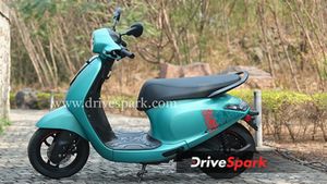 ആദ്യമേ വില കുറവ്, പോരാത്തതിന് ഡിസ്‌കൗണ്ടും! ബജാജിന്റെ ഞെട്ടിക്കുന്ന സര്‍പ്രൈസ്; ഭാഗ്യം ആദ്യ 10,000 പേര്‍ക്ക്