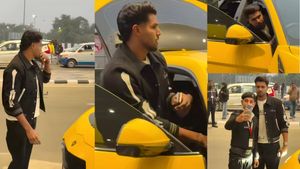 ഗംഭീറിന്റെ 'പെറ്റ്', ഇന്ത്യന്‍ ടീമില്‍ സ്ഥിരം സീറ്റുറപ്പിച്ചതോടെ യാത്ര ഉറൂസിലേക്ക് മാറ്റി പേസര്‍