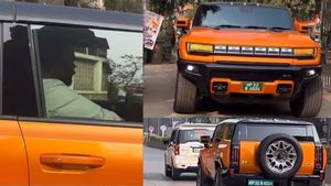 പട്ടിണി മാറ്റാന്‍ 17-ാം വയസില്‍ സിനിമയില്‍, ഇന്ന് 4.50 കോടിയുടെ ഹമ്മറില്‍ കറങ്ങുന്ന സംവിധായകനെ പിടികിട്ടിയോ?