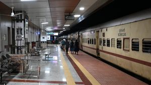 ട്രെയിന്‍ മിസായാൽ ആ ടിക്കറ്റ് വെച്ച് മറ്റൊരു വണ്ടിയില്‍ കയറാന്‍ പറ്റുമോ? ഈ നിയമങ്ങള്‍ അറിയാതെ പോകരുത്