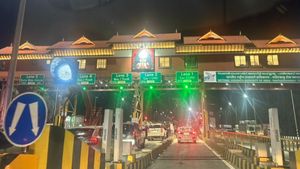 ടോൾ പ്ലാസകളിൽ ഇനി 'ചില്ലറ' മാറില്ല, ക്യൂ ഇല്ലാതാകും! 'ക്യാഷ്ഇല്ലാതെ' യാത്ര ചെയ്യാൻ NHAI വമ്പൻ മാറ്റങ്ങൾക്ക്