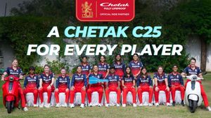 WPL 2026 ജേതാക്കളായ ആർസിബിക്ക് ബജാജിന്റെ സ്പെഷ്യൽ സമ്മാനം; എല്ലാ താരങ്ങൾക്കും പുത്തൻ ചേതക് C25 സ്കൂട്ടർ