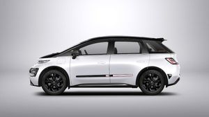 വാങ്ങിയവരാരും കുറ്റംപറയില്ല, 65,000 വീടുകളെ പെട്രോൾ മുക്തമാക്കിയ ഇലക്‌ട്രിക് കാർ കുതിപ്പ് തുടരുന്നു