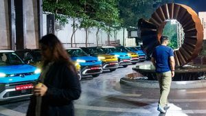 ഇനി കുറച്ച് സമയം മാത്രം, ഷോറൂം മുതലാളിയെ വിളിച്ചുണര്‍ത്തി കാര്‍ വാങ്ങിയാലും ലാഭം; നാളെ മുതല്‍ വില മാറും