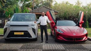 കേരളത്തിൽ ഈ രണ്ട് കാറുകളും വാങ്ങുന്ന ആദ്യത്തെ ആൾ, അത്യാഡംബര എംപിവിയും ആലുക്കാസ് വീട്ടിലേക്ക്