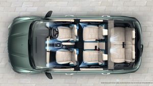 ₹5.65 ലക്ഷത്തിന് 7-സീറ്റർ ഇറക്കാൻ മാരുതിക്ക് പോലും പറ്റിയില്ല! ആദ്യ മാസം ബമ്പർ വിൽപ്പന, തരംഗമായി ഗ്രാവൈറ്റ്