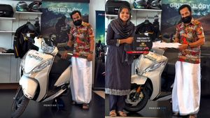 സ്‌കൂട്ടറുകളിലെ രാജ്ഞിയെ സ്വന്തമാക്കി രജിത് കുമാര്‍, ബിഗ് ബോസ് താരമാണേലും അഹങ്കാരം വഴിക്കൂടെ പോയിട്ടില്ല