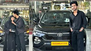 ഹേറ്റേഴ്‌സില്ലാത്ത ഏക വ്ലോഗർ, ടൊയോട്ടയുടെ എസ്‌യുവി വാങ്ങി മലയാളീസിന്റെ സ്വന്തം ഉബൈദ്