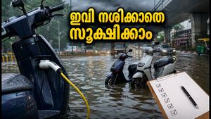 കനത്ത മഴയിൽ ഇലക്ട്രിക് സ്കൂട്ടർ നശിക്കുമോ? ഈ മുൻകരുതലുകൾ എടുത്തില്ലെങ്കിൽ പണി പാളും!