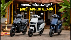 ഓണത്തിന് പുതിയ ഇവി സ്കൂട്ടർ വേണോ? വൻ ഓഫറുകളുമായി ഷോറൂമുകൾ, ബുക്കിംഗ് തിരക്ക്