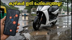 മഴയത്ത് കുഴികൾ കണ്ട് പേടിക്കണ്ട; ഏതർ സ്കൂട്ടറുകളിൽ ഇനി 'പോത്തോൾ+' മുന്നറിയിപ്പ്!