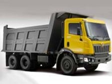 புதிதாக இரண்டு கனரக டிரக்குகள்:மஹிந்திராநேவிஸ்டார் அறிமுகம்