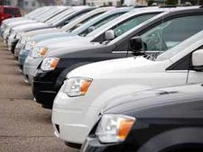 பெட்ரோல் விலை உயர்வு:டீசல் கார்கள் பக்கம் திரும்பும் வாடிக்கையாளர்கள்