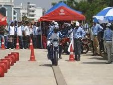 லூதியானாவில் கல்லூரி மூலம் மாணவர்களுக்கு டிரைவிங் லைசென்ஸ்