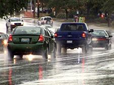 மழைக்காலங்களில் பாதுகாப்பான கார் டிரைவிங்- சிம்பிள் டிப்ஸ்