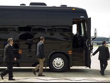 நலிந்து போன பொருளாதாரத்தை ஆய்வு செய்ய ரூ. 5 கோடியில் தயாரிக்கப்பட்ட பஸ்சில் ஒபாமா பயணம்!