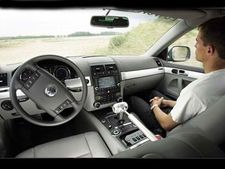 பெர்லினில் வலம் வந்த டிரைவர் இல்லாமல் செல்லும் தானியங்கி கார்