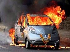 மேலும் ஒரு நானோ கார் தீப்பிடித்து எரிந்தது: டெல்லியில் சம்பவம்