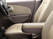 ஸ்கோடா ரேபிட் செடான் காரின் விலை மற்றும் சிறப்பம்சங்களின் பார்வை