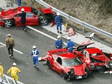 ஜப்பானில் சூப்பர் கார்கள் அடுத்தடுத்து மோதி பயங்கர விபத்து: ரூ.20 கோடிக்கு சேதம்