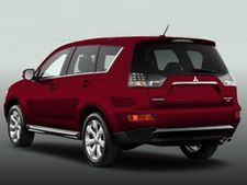 அவுட்லேண்டர் எஸ்யூவிக்கு ரூ.1 லட்சம் ஆஃபர் வழங்கும் மிட்சுபிஷி