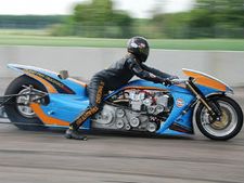 மும்பைவாசிகளை அசத்திய மணிக்கு 402 கிமீ வேகத்தில் பறக்கும் பைக்