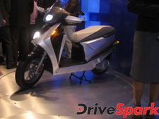 புதிய ஹைபிரிட் ஸ்கூட்டர் கான்செப்ட் மாடலை காட்சிப்படுத்திய ஹீரோ