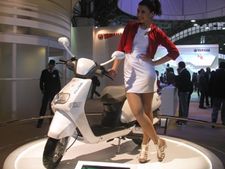 டிவிஎஸ் ஹைபிரிட் ஸ்கூட்டரின் சிறப்பம்சங்கள் பற்றிய ஒரு பார்வை