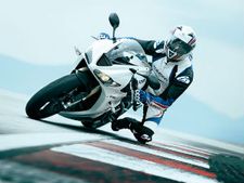 இந்தியாவில் 3 பைக் ஷோரூம்களை திறக்கும் டிரையம்ப்