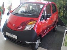 கோவாவில் காதலர் தின ஸ்பெஷல் நானோ கார் அறிமுகம்