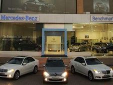 20,000 சதுர அடியில் மிகப்பெரிய கார் ஷோரூமை திறந்த பென்ஸ்