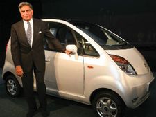 ஸ்டெச்சரில் படுத்துக்கொண்டு போய் நானோ காரை அறிமுகம் செய்தேன்: ரத்தன் டாடா நெகிழ்ச்சி