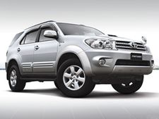 கார் விலையை 4 சதவீதம் வரை உயர்த்திய டொயோட்டோ