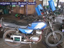 காற்றாலையில் இயங்கும் பைக்: தஞ்சை கல்லூரி மாணவர்கள் கண்டுபிடிப்பு