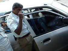 கார்களில் சன் பிலிமுக்கு தடை:  நீக்குவதற்கு எவ்வளவு செலவாகும்?