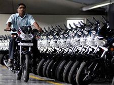 உலகின் லாபகரமான வாகன தயாரிப்பு நிறுவனங்களில் பஜாஜ் முதலிடம்