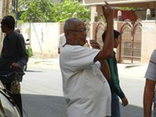 தன்னார்வ தொண்டுக்கு இலக்கணமாக திகழும் முதியவர்