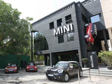 டெல்லியில் மினி பிராண்டு கார் ஷோரூம் திறப்பு!