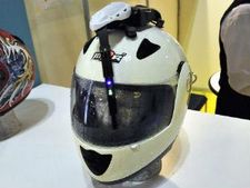 மழை வந்தாலும் நோ டென்ஷன் ..வைப்பர் வசதியுடன் புதிய ஹெல்மெட்