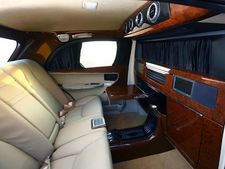 அம்பாசடரை பிஎம்டபிள்யூ மினி போன்று மாற்றிய டிசி நிறுவனம்